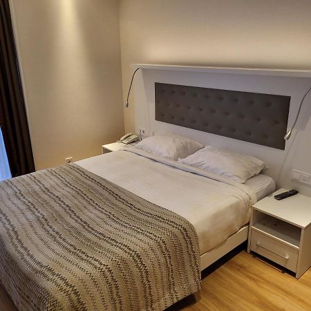 Black Sea Apartments Alliance Palace Batumi Esterno foto