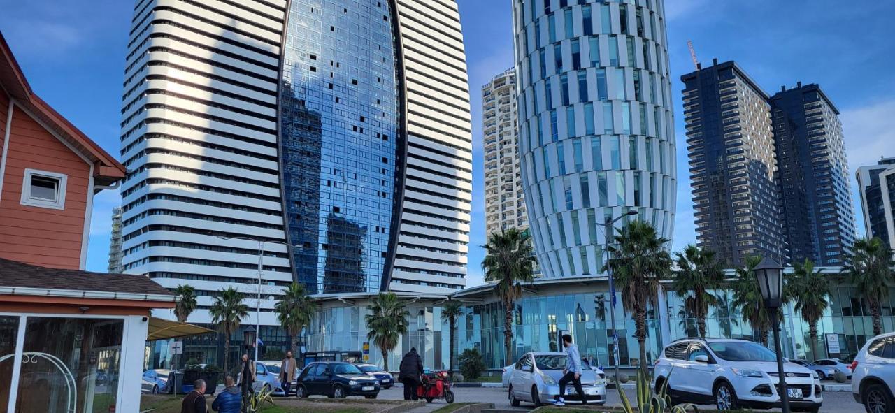 Black Sea Apartments Alliance Palace Batumi Esterno foto