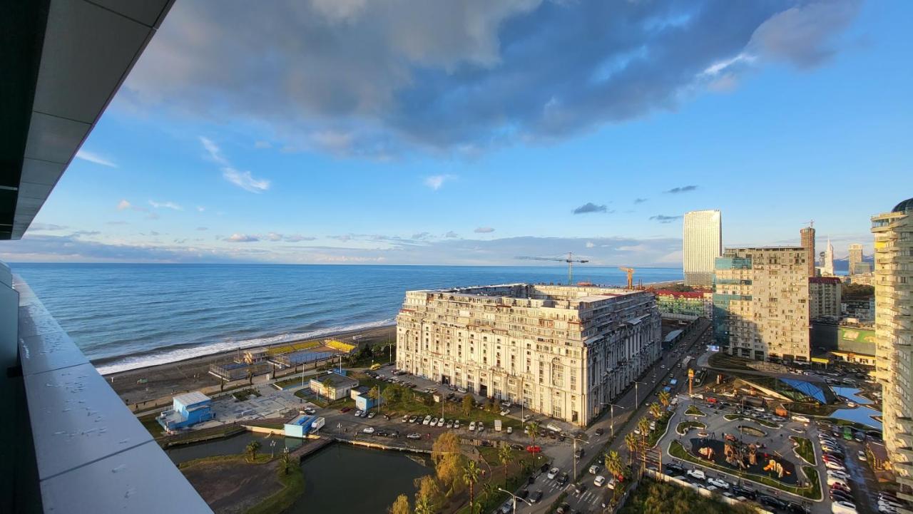 Black Sea Apartments Alliance Palace Batumi Esterno foto