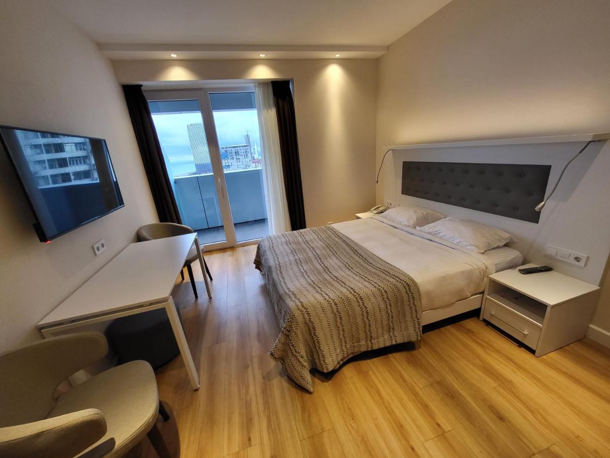 Black Sea Apartments Alliance Palace Batumi Esterno foto