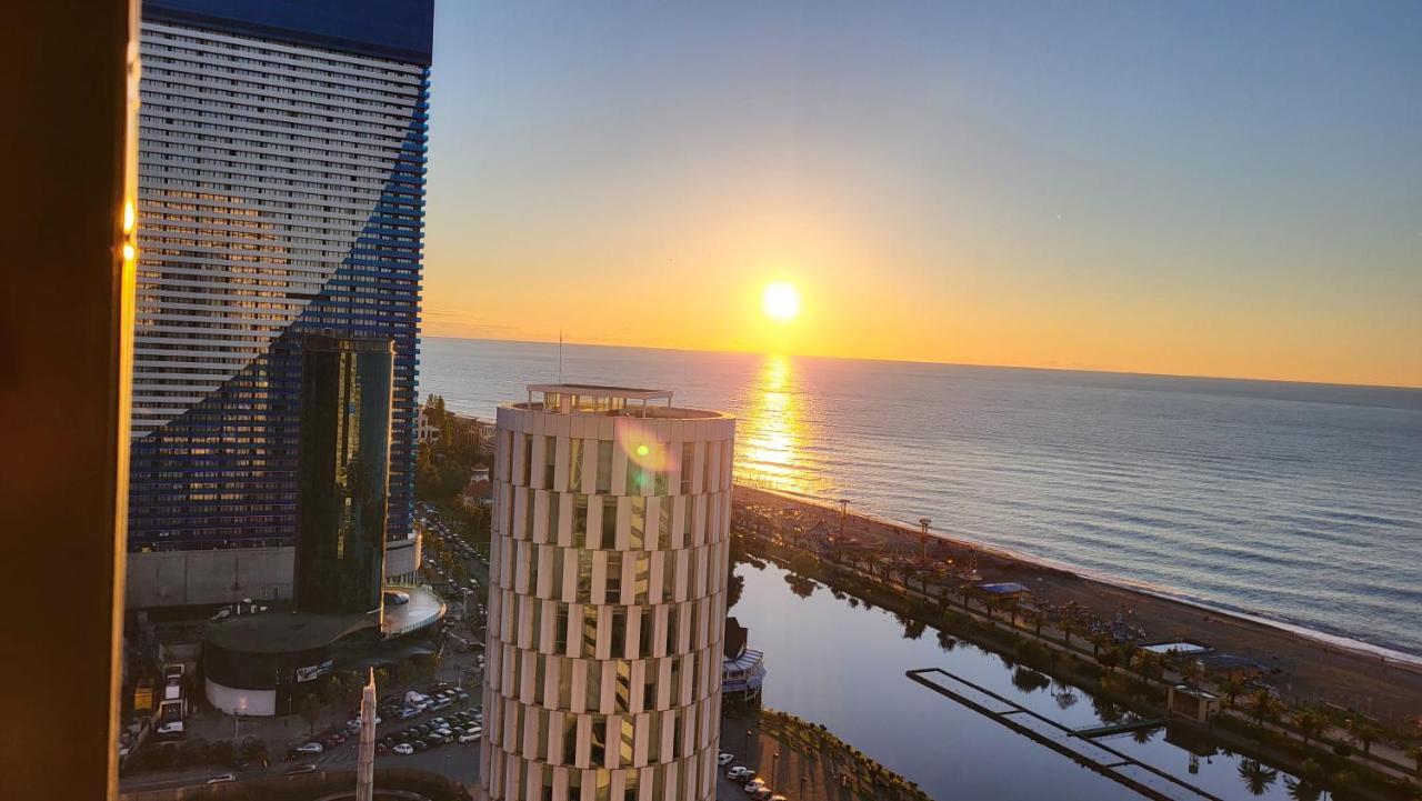 Black Sea Apartments Alliance Palace Batumi Esterno foto