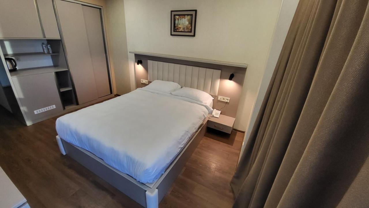 Black Sea Apartments Alliance Palace Batumi Esterno foto