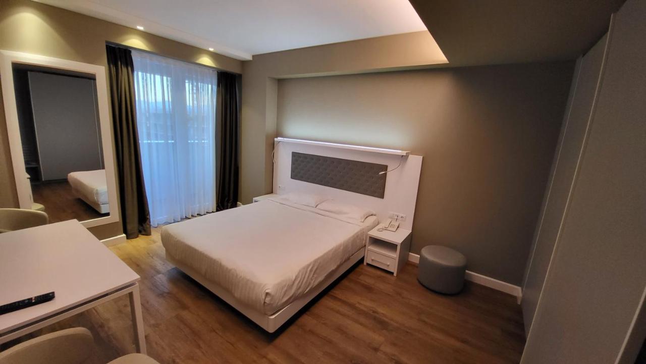 Black Sea Apartments Alliance Palace Batumi Esterno foto