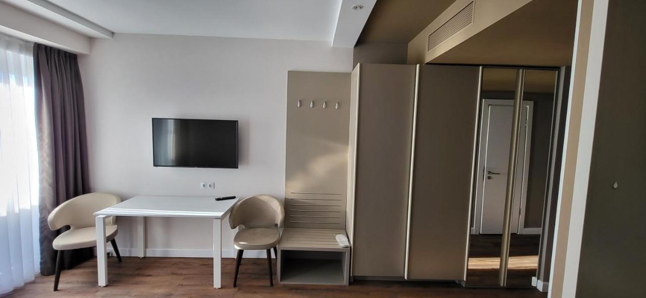 Black Sea Apartments Alliance Palace Batumi Esterno foto