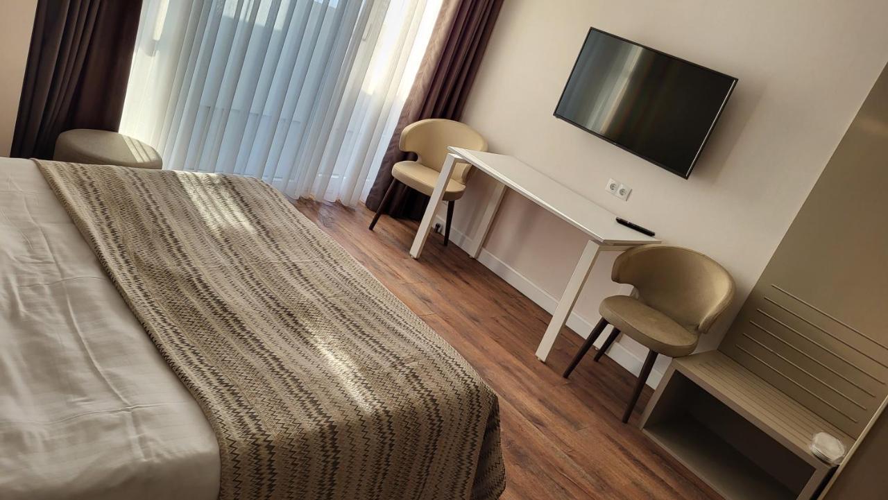 Black Sea Apartments Alliance Palace Batumi Esterno foto
