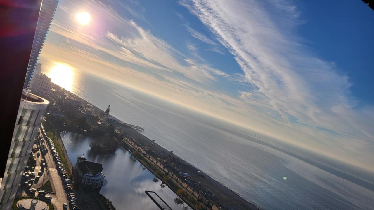 Black Sea Apartments Alliance Palace Batumi Esterno foto