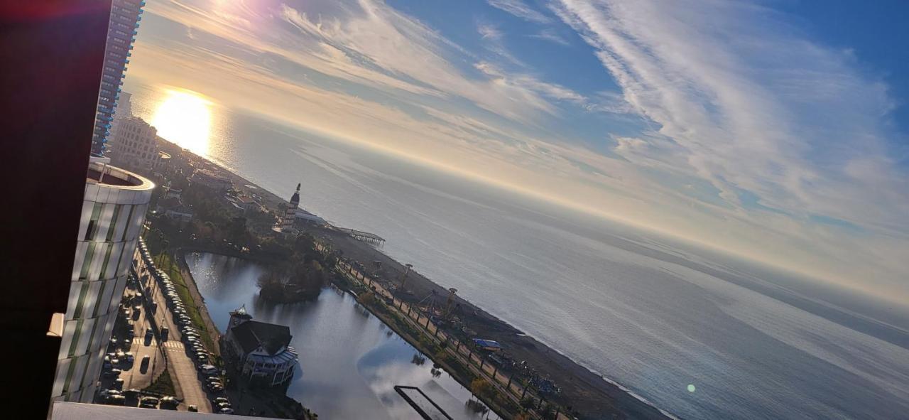 Black Sea Apartments Alliance Palace Batumi Esterno foto