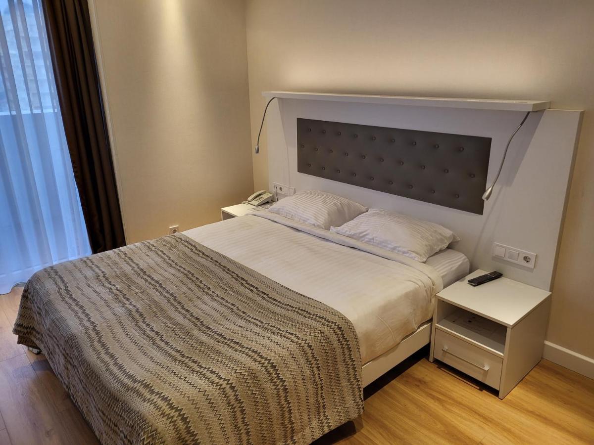 Black Sea Apartments Alliance Palace Batumi Esterno foto