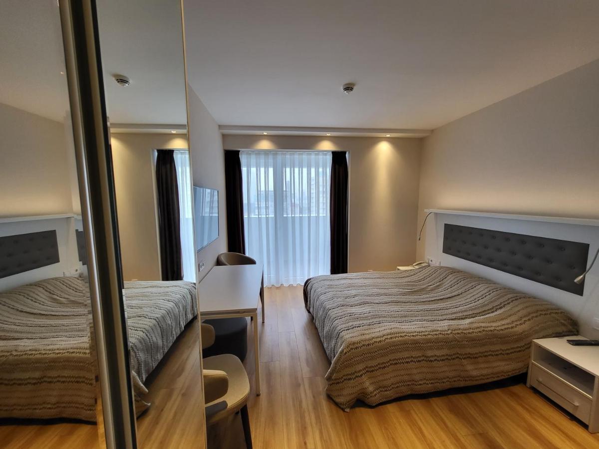 Black Sea Apartments Alliance Palace Batumi Esterno foto