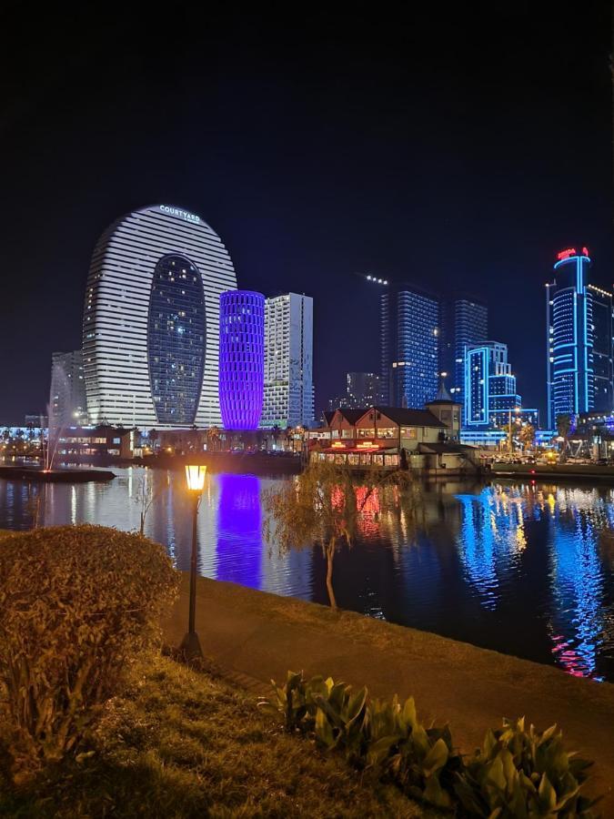 Black Sea Apartments Alliance Palace Batumi Esterno foto