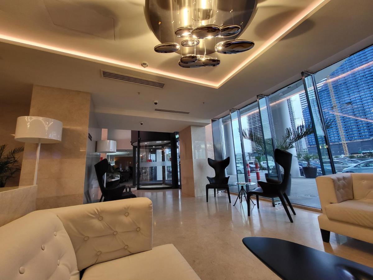 Black Sea Apartments Alliance Palace Batumi Esterno foto
