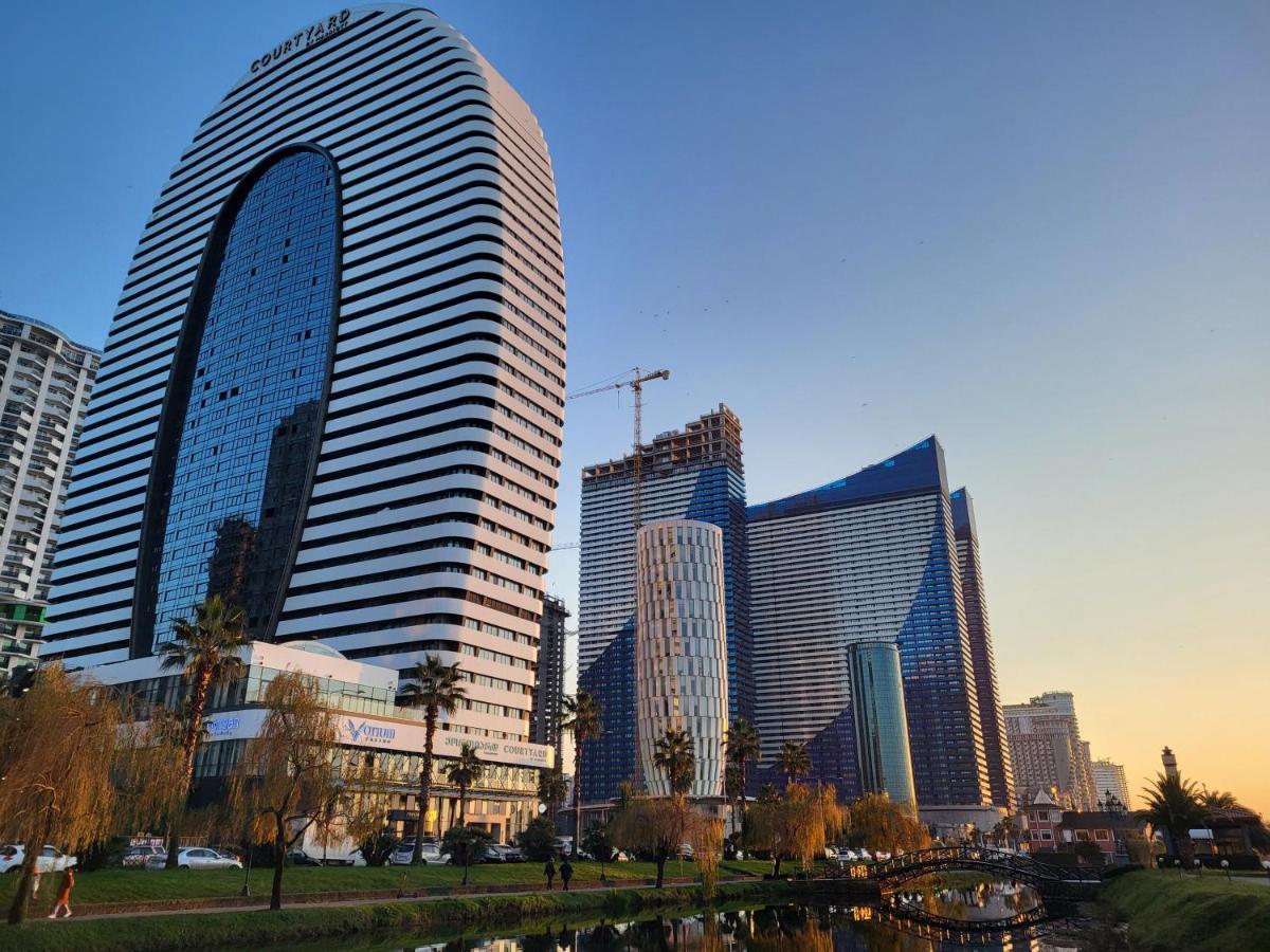 Black Sea Apartments Alliance Palace Batumi Esterno foto