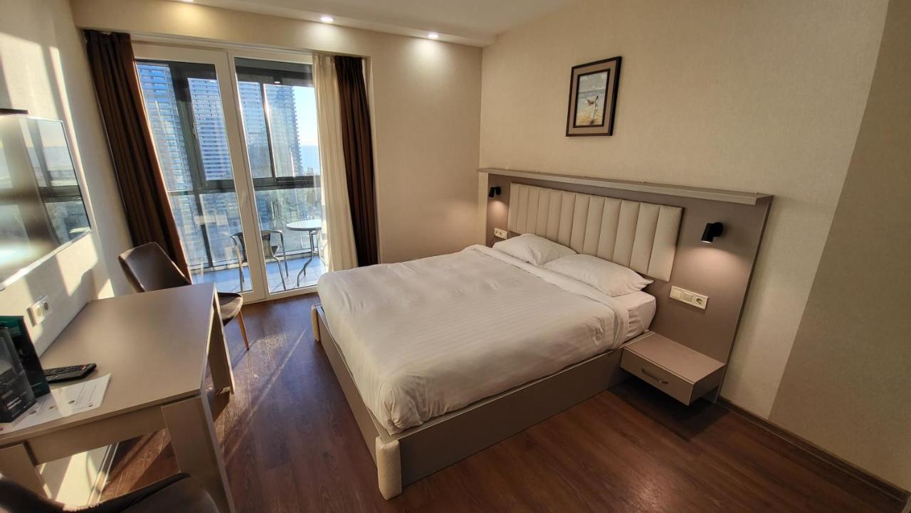 Black Sea Apartments Alliance Palace Batumi Esterno foto