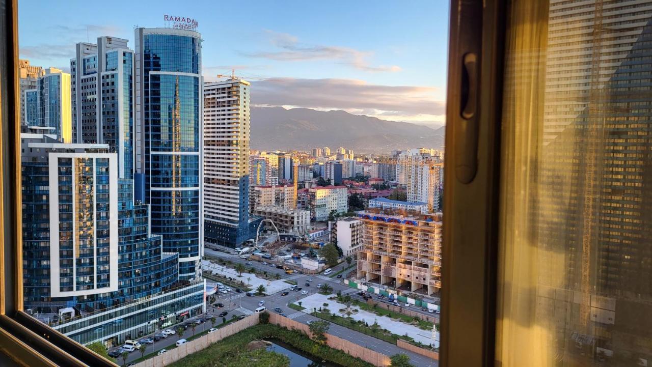 Black Sea Apartments Alliance Palace Batumi Esterno foto