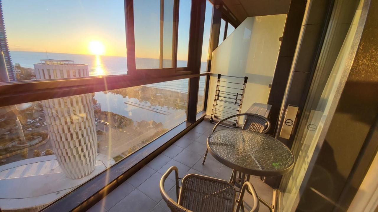 Black Sea Apartments Alliance Palace Batumi Esterno foto