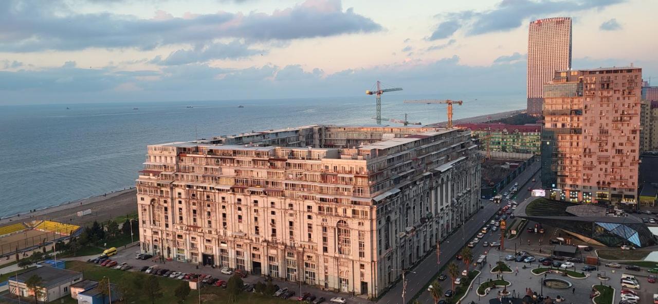 Black Sea Apartments Alliance Palace Batumi Esterno foto